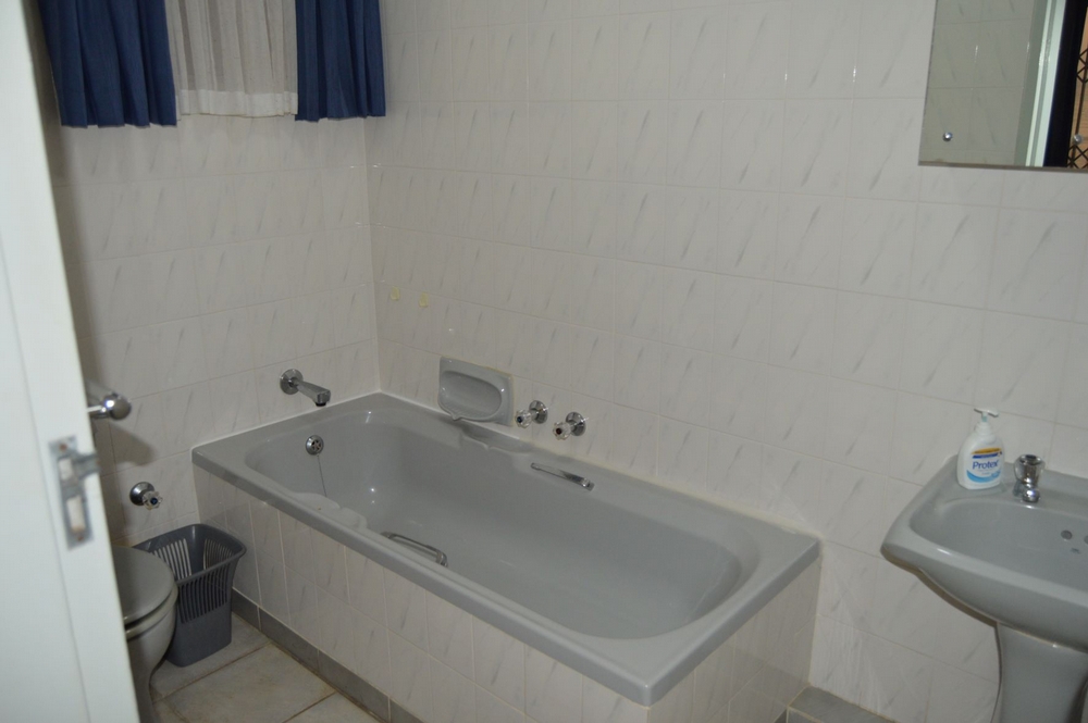 Ramsgate Rondezvous 7: Bathroom en suite